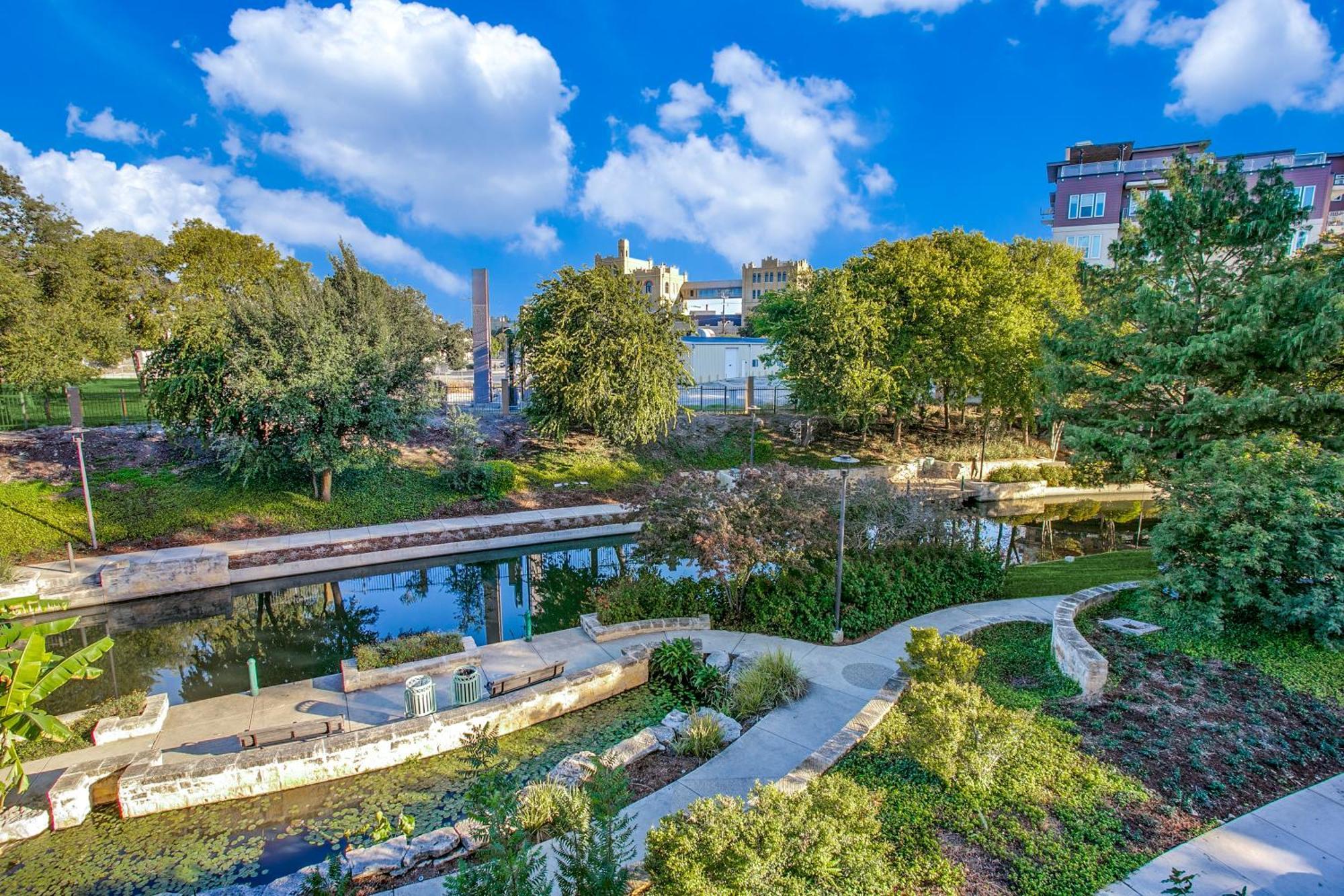 Lush Downtown Condo On Riverwalk W King Ste, Free Parking, Pet Friendly, Centrally Located On Riverwalk San Antonio Exteriér fotografie
