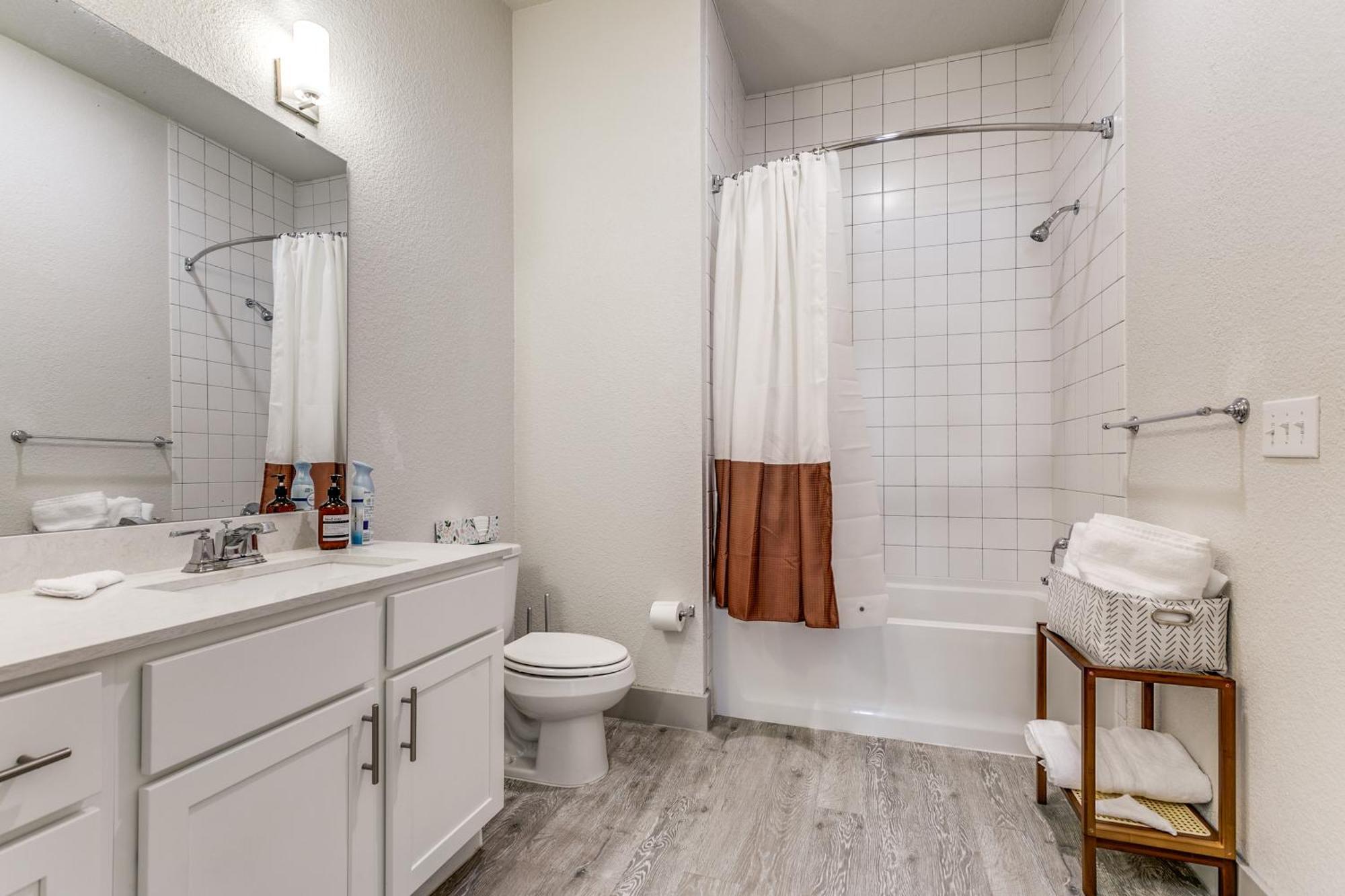 Lush Downtown Condo On Riverwalk W King Ste, Free Parking, Pet Friendly, Centrally Located On Riverwalk San Antonio Exteriér fotografie