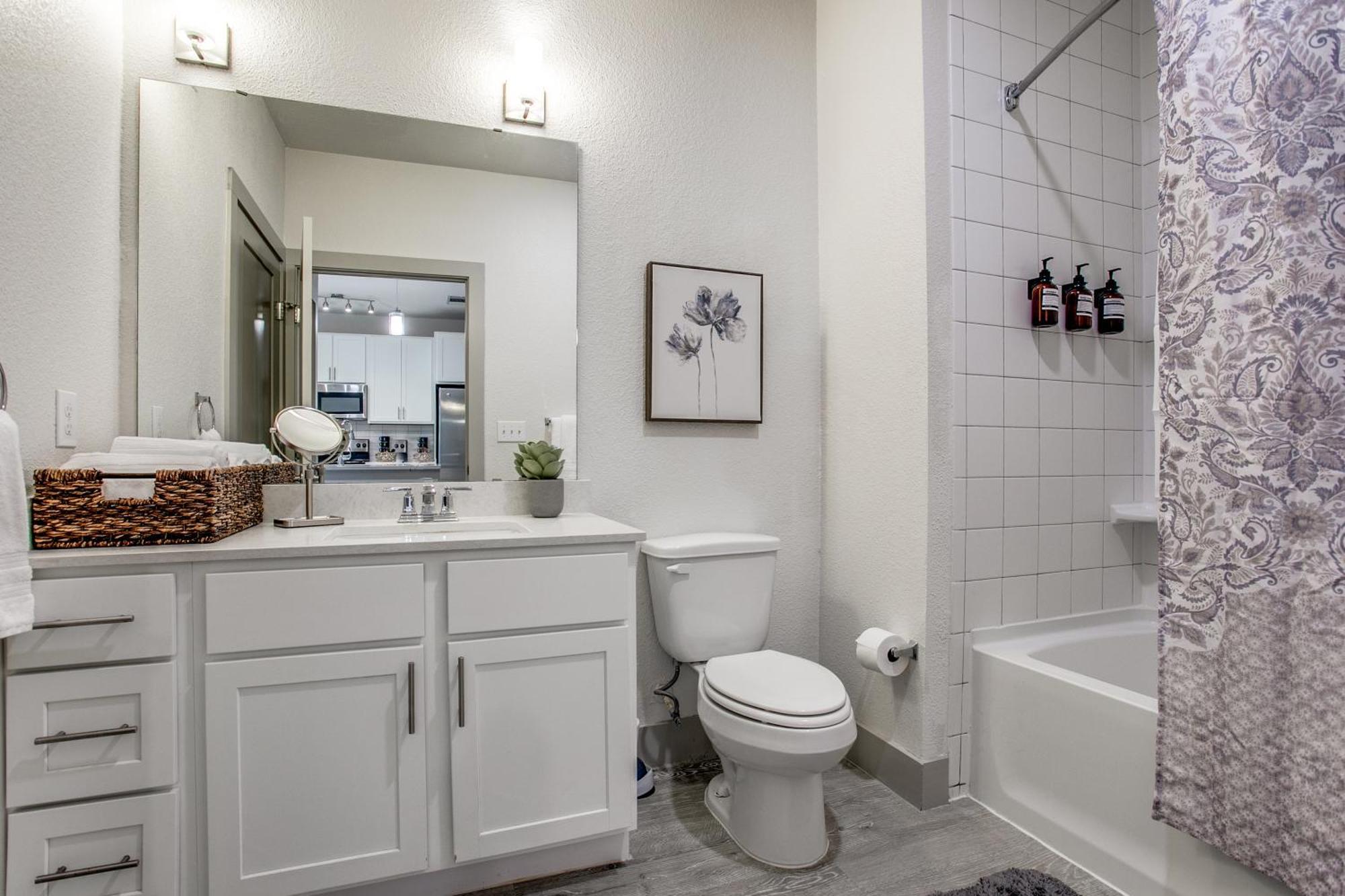 Lush Downtown Condo On Riverwalk W King Ste, Free Parking, Pet Friendly, Centrally Located On Riverwalk San Antonio Exteriér fotografie